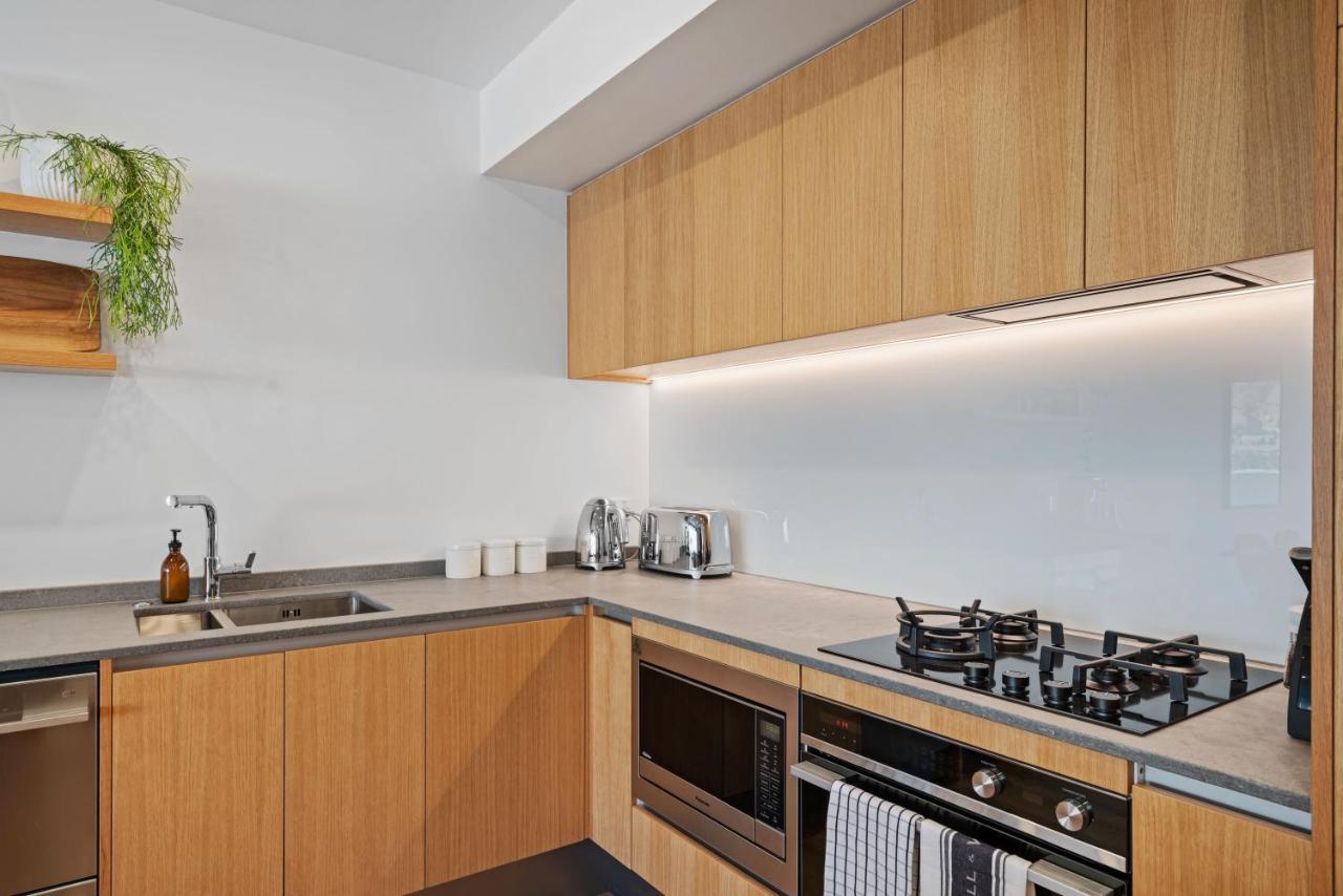 Winona Of Wanaka - Luxury Lakefront Apartment Екстер'єр фото